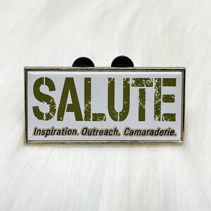 🔮 5/$25‎ Disney Cast Member Salute Pin